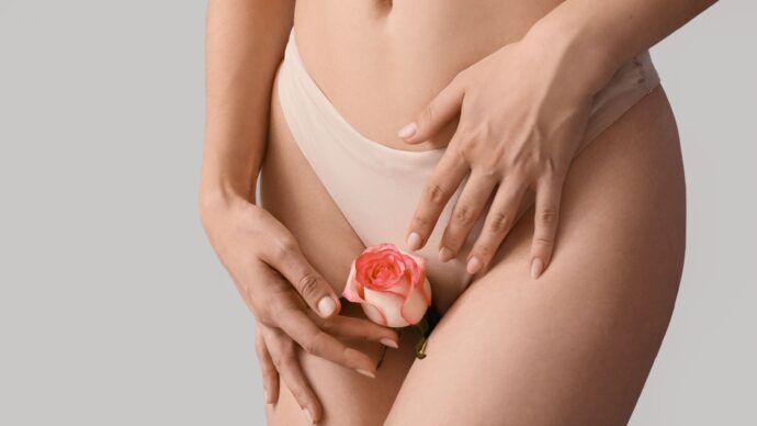 陰嚢切除で女性らしい身体に近づく様子