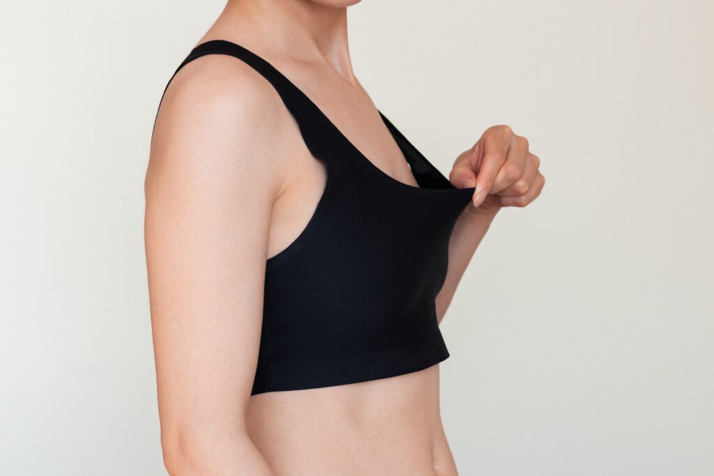 トランスジェンダー女性のための豊胸ガイド：ホルモン療法から手術まで、理想の身体へのステップ