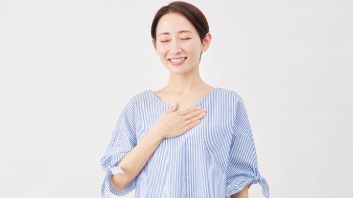 安心した表情の女性